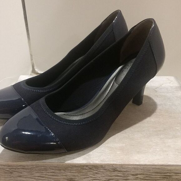 👍 Size 10 WIDE Navy Cap Toe Heels. A11 - Picture 3 of 4